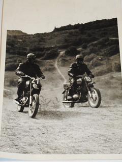 JAWA, ČZ - motocykly v terénu - fotografie