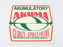 Akumulátory Akuma slouží spolehlivě na silnicích celého světa - samolepka