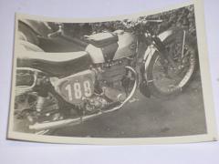 BSA - závodní motocykl - fotografie