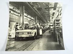 Tatra - konečná montáž osobních automobilů T 613 v závodě v Příboře - fotografie