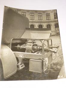 Škoda - detail nástavby hasičského automobilu - fotografie
