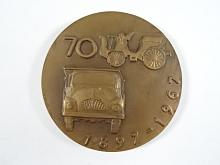 Tatra - 70 let - 1897 - 1967 - plaketa - Za věrnost podniku - Tatra 138