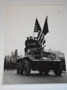 Slavnostní pochod Američanů Prahou 1945 - fotografie