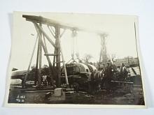 Překládání zboží na nádraží - fotografie - 1926